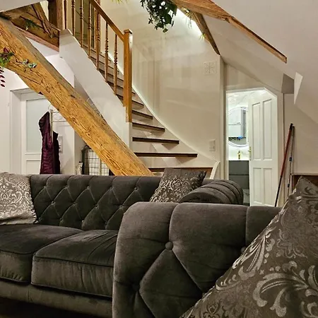 Sisi's Loft - Royale (adults Only)