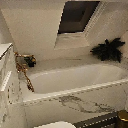 Sisi's Loft - Royale (adults Only) דירה *